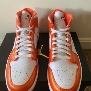 Air Jordan 1 Mid SE ‘Electro Orange’